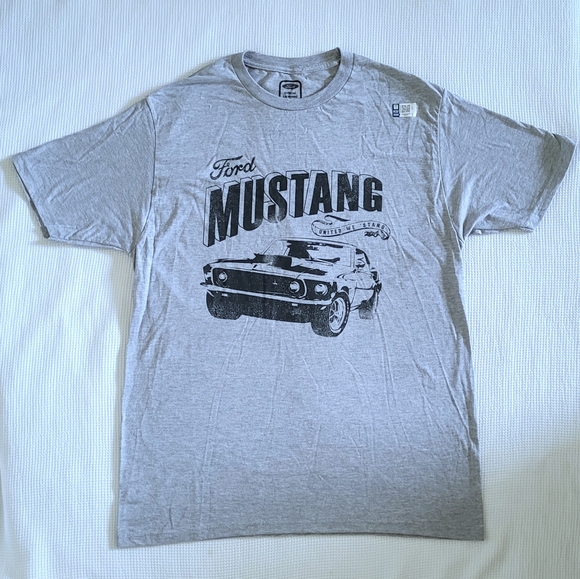 Official Licensed Ford Mustang🐎 Graphic Tee👕 - NWT - Picture 9 of 12